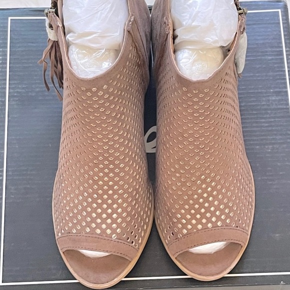 Perforated Tassel Zip Open Peep Toe Booties - Picture 4 of 10